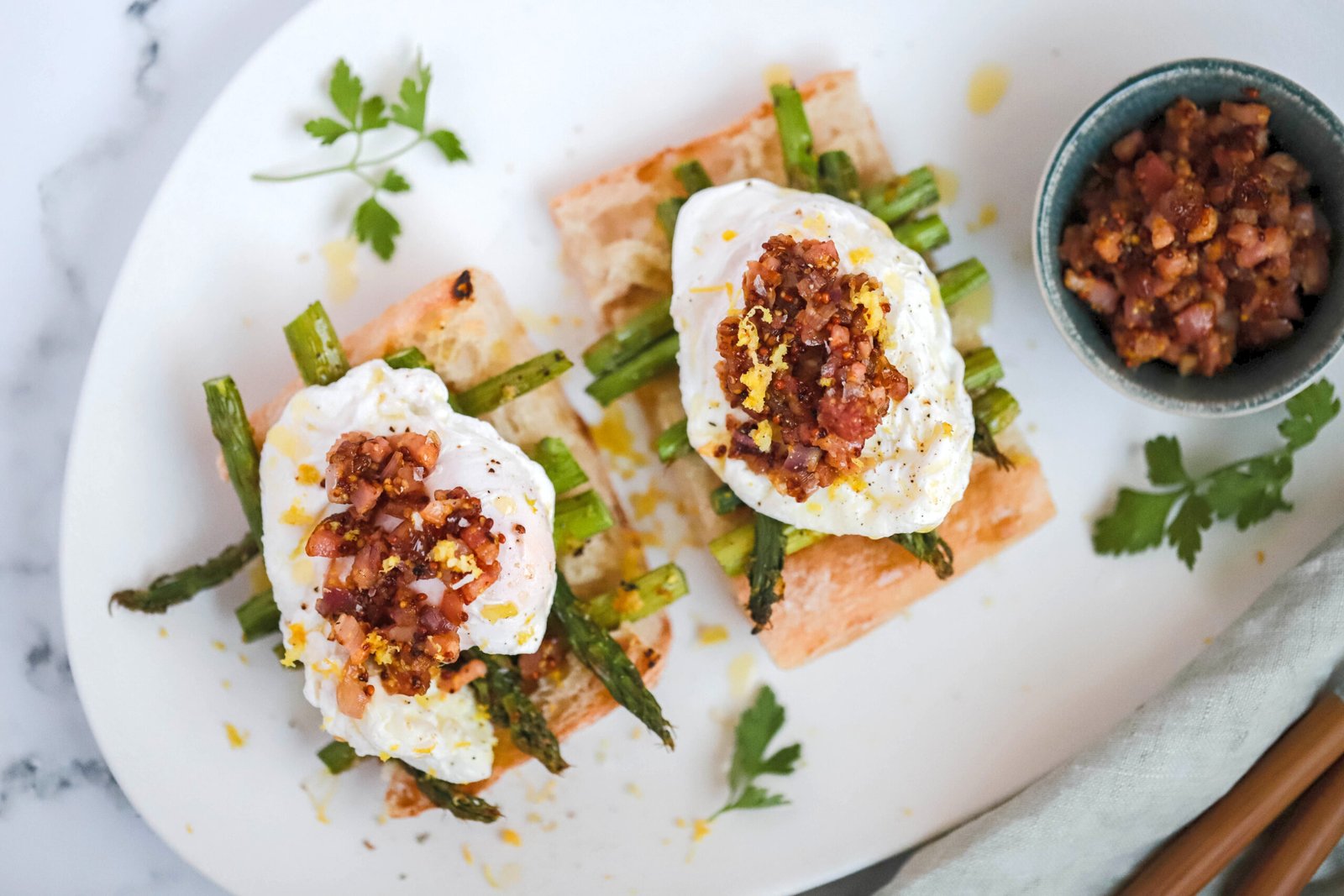 asparagus-toast-with-poached-eggs-2